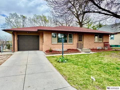 2936 S 47th St, Lincoln, NE 68506