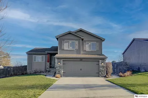 16108 Sunflower St, Bennington, NE 68007