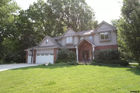 207 W Martin Dr, Bellevue, NE 68005