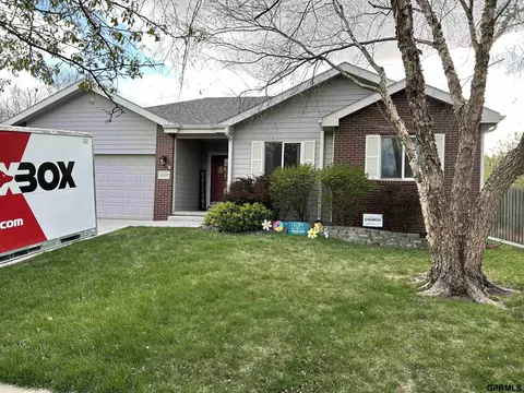 5239 Betty Lou Blvd, Lincoln, NE 68516