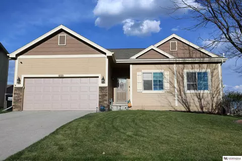 8709 S 69 St, Papillion, NE 68133