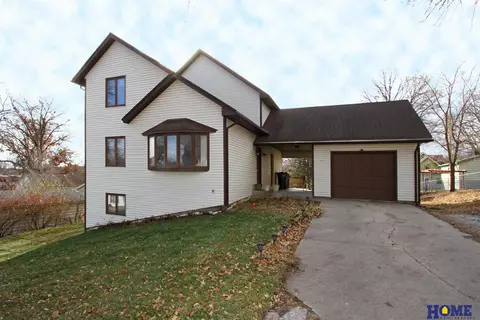 303 W N St, Weeping Water, NE 68463