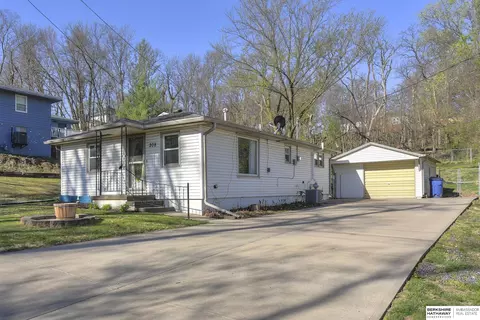 208 N 10th St, Plattsmouth, NE 68048