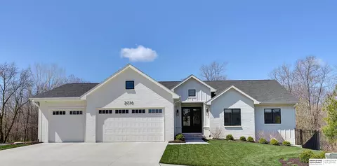 2016 S 208th St, Omaha, NE 68022