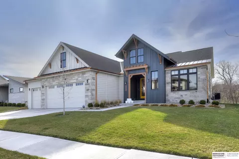 21303 B St, Elkhorn, NE 68022