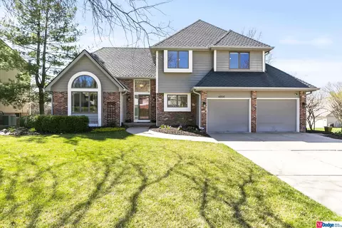 4806 Lakeside Dr, Omaha, NE 68135