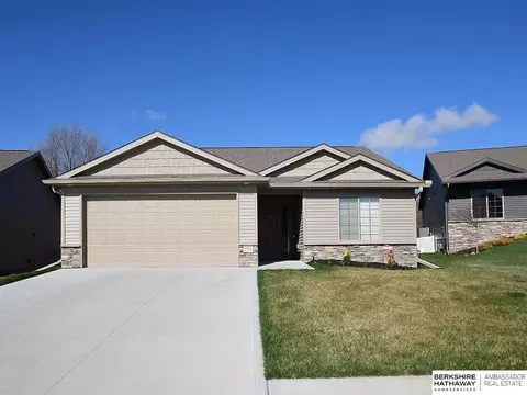 2710 Piney Creek Dr, Omaha, NE 68022