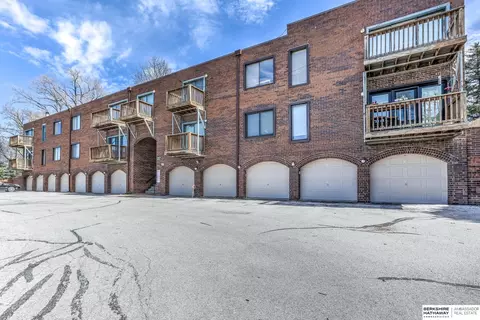 101 N 69 St #27, Omaha, NE 68132