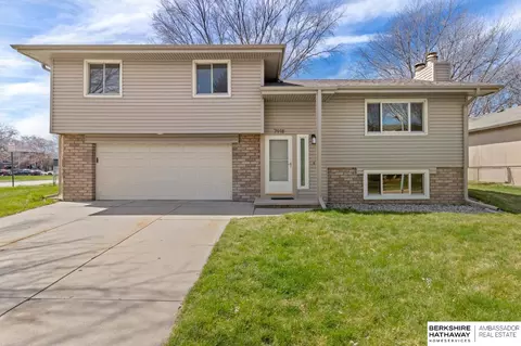 7918 Chinawood Ave, La Vista, NE 68128