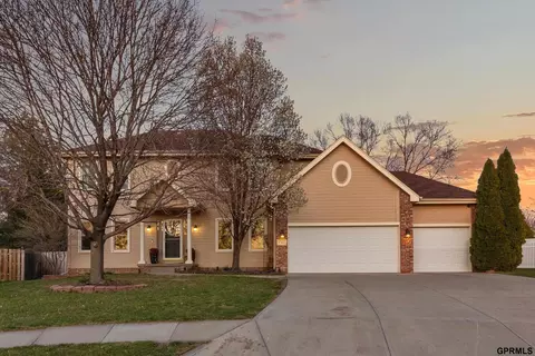 17411 Dayton Cir, Omaha, NE 68135