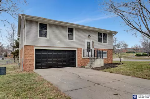 8350 N Hazelwood Dr, Lincoln, NE 68510