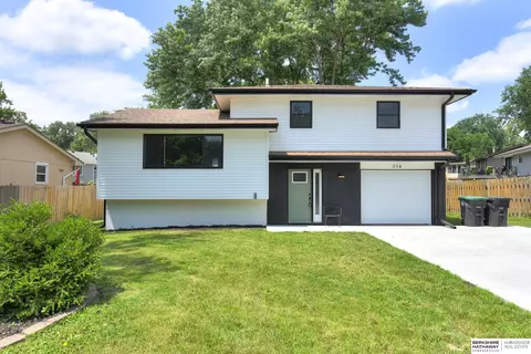 318 N 152nd St, Omaha, NE 68154