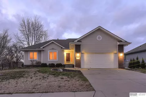16310 Timberlane Dr, Omaha, NE 68136