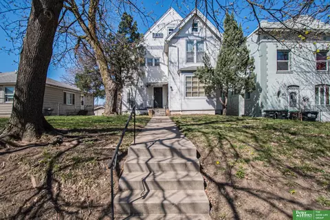 1122 S 32 St, Omaha, NE 68105