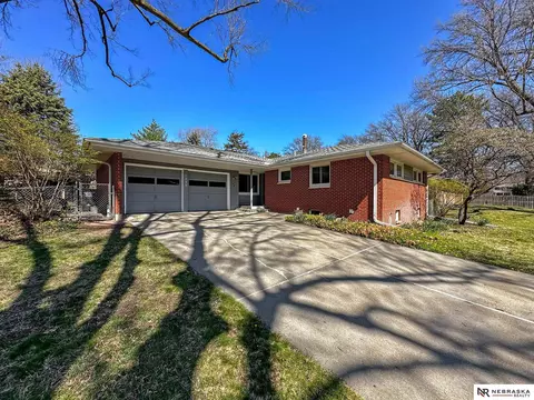 1735 Crestline Dr, Lincoln, NE 68506