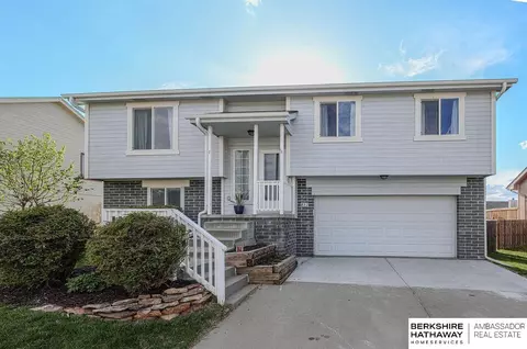 612 Rosewood Ave, Papillion, NE 68133