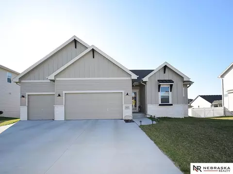 9605 S 184th St, Omaha, NE 68136