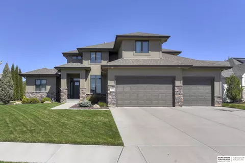 21910 Martha St, Elkhorn, NE 68022