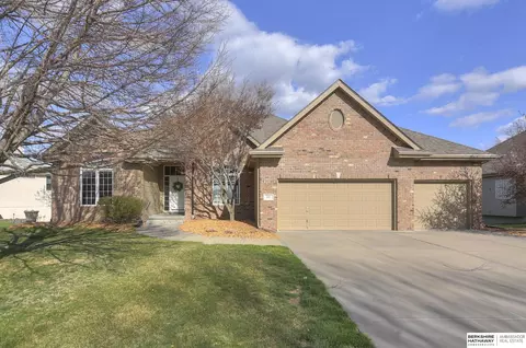 309 Longwood Dr, Papillion, NE 68133