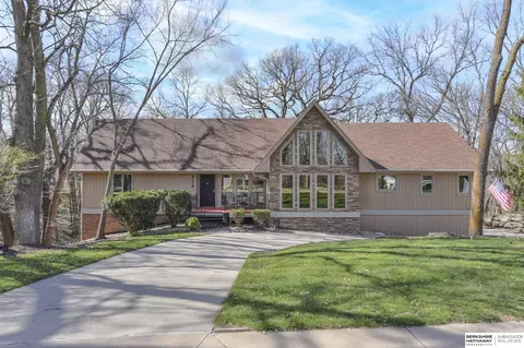 9110 Timberline Dr, Omaha, NE 68152