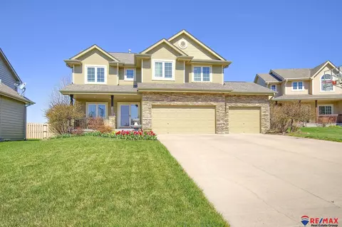 19314 K Cir, Omaha, NE 68135
