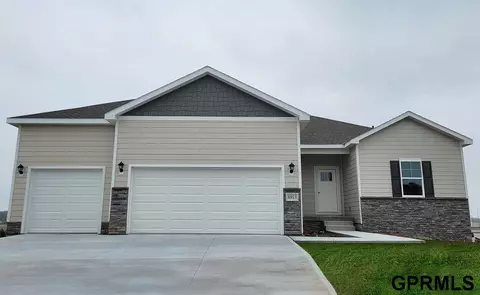 6430 Harvest Dr, Papillion, NE 68157