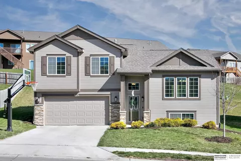 17566 Grand Ave, Omaha, NE 68116