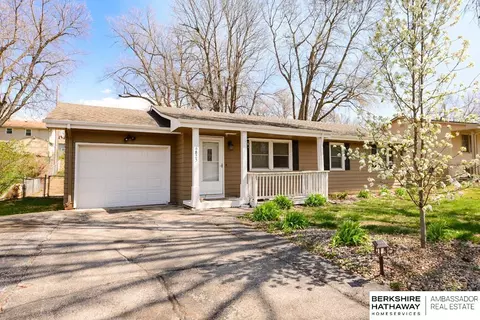 6825 N 64th St, Omaha, NE 68152