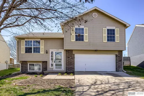 17729 Chandler St, Omaha, NE 68136