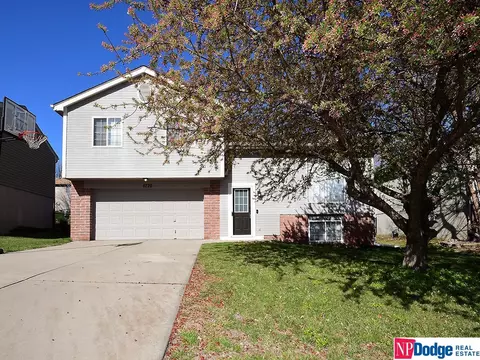 6720 N 111 St, Omaha, NE 68164