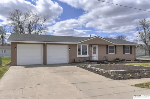 5104 Marshall Dr, Omaha, NE 68137
