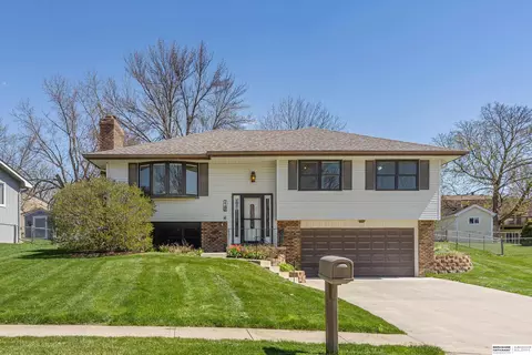 417 S 152nd Cir, Omaha, NE 68154