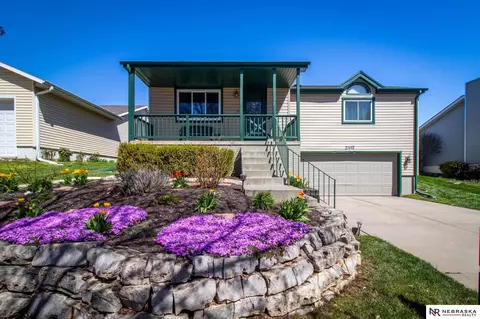 2412 Minuteman Dr, Lincoln, NE 68521