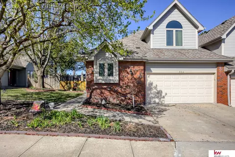 824 N 131 Ct, Omaha, NE 68154
