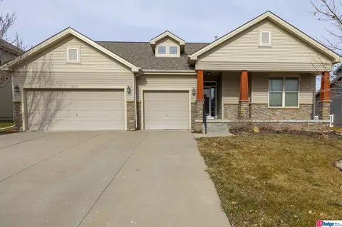 18620 Emiline St, Omaha, NE 68136