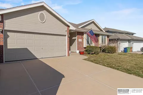 2104 Plymouth Rock Rd, Bellevue, NE 68123