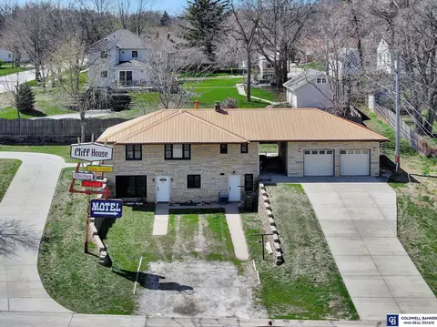 1221 N Spruce St, Wahoo, NE 68066