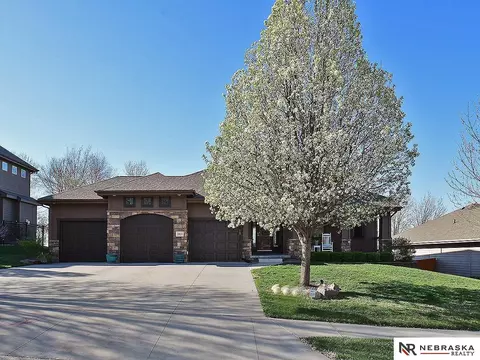 19417 Marinda St, Omaha, NE 68130