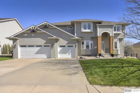 17027 Seward St, Omaha, NE 68118
