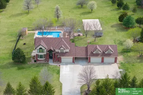 9751 Choke Cherry Ln, Papillion, NE 68046