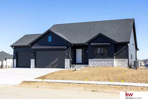 11902 Horizon St, Papillion, NE 68046