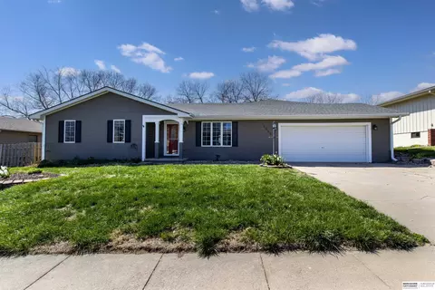 1060 Clark Cir, Underwood, IA 51576