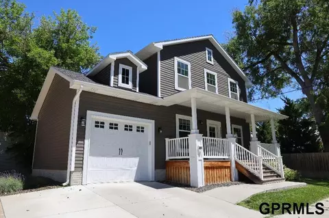 3268 Randolph St, Lincoln, NE 68510
