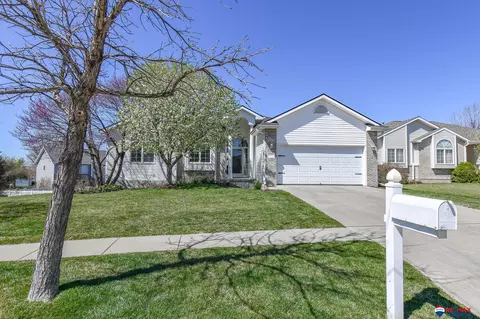 7733 Brummond Dr, Lincoln, NE 68516