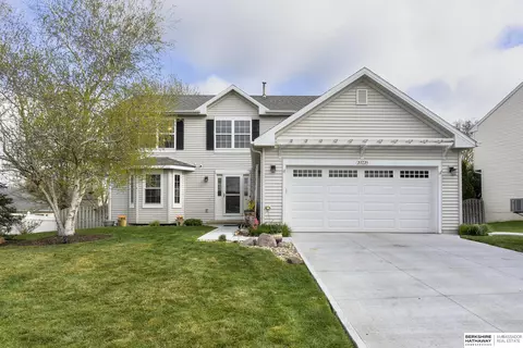 20228 Hackberry Dr, Gretna, NE 68028