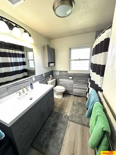 Bath - 404 Earl St, Pender, NE 68047 photo 1 of 1