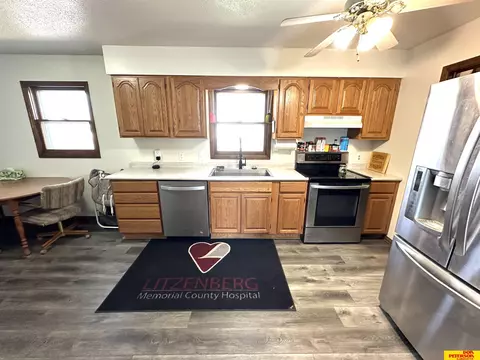 Kitchen - 404 Earl St, Pender, NE 68047 photo 2 of 2
