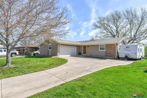 4820 Canterbury Ln, Lincoln, NE 68512