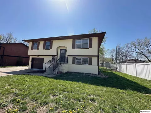 1717 Irving St, Beatrice, NE 68310 photo 4