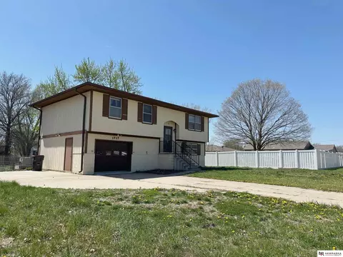 1717 Irving St, Beatrice, NE 68310 photo 3